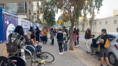 صور: اقبال كبير من المواطنين على محطات فحص كورونا بيافا 